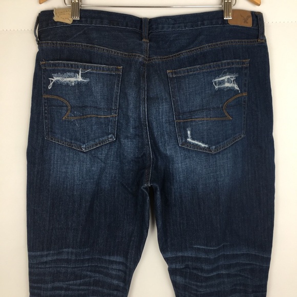 American Eagle Vintage High Rise Distressed Raw Hem Stretchy Mom Jeans Size 18 - Picture 6 of 13
